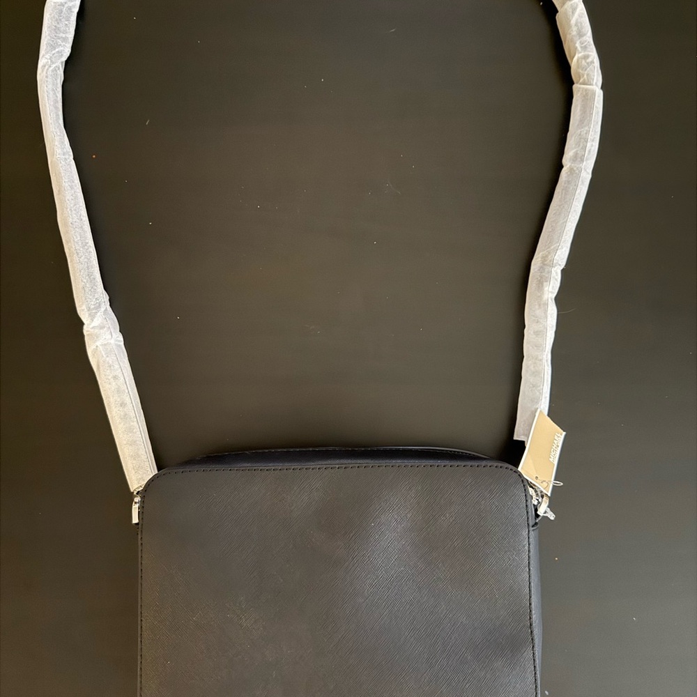 Michael Kors Large Jet Set Black and Silver Crossbody Bag NWT - Picture 2 of 4